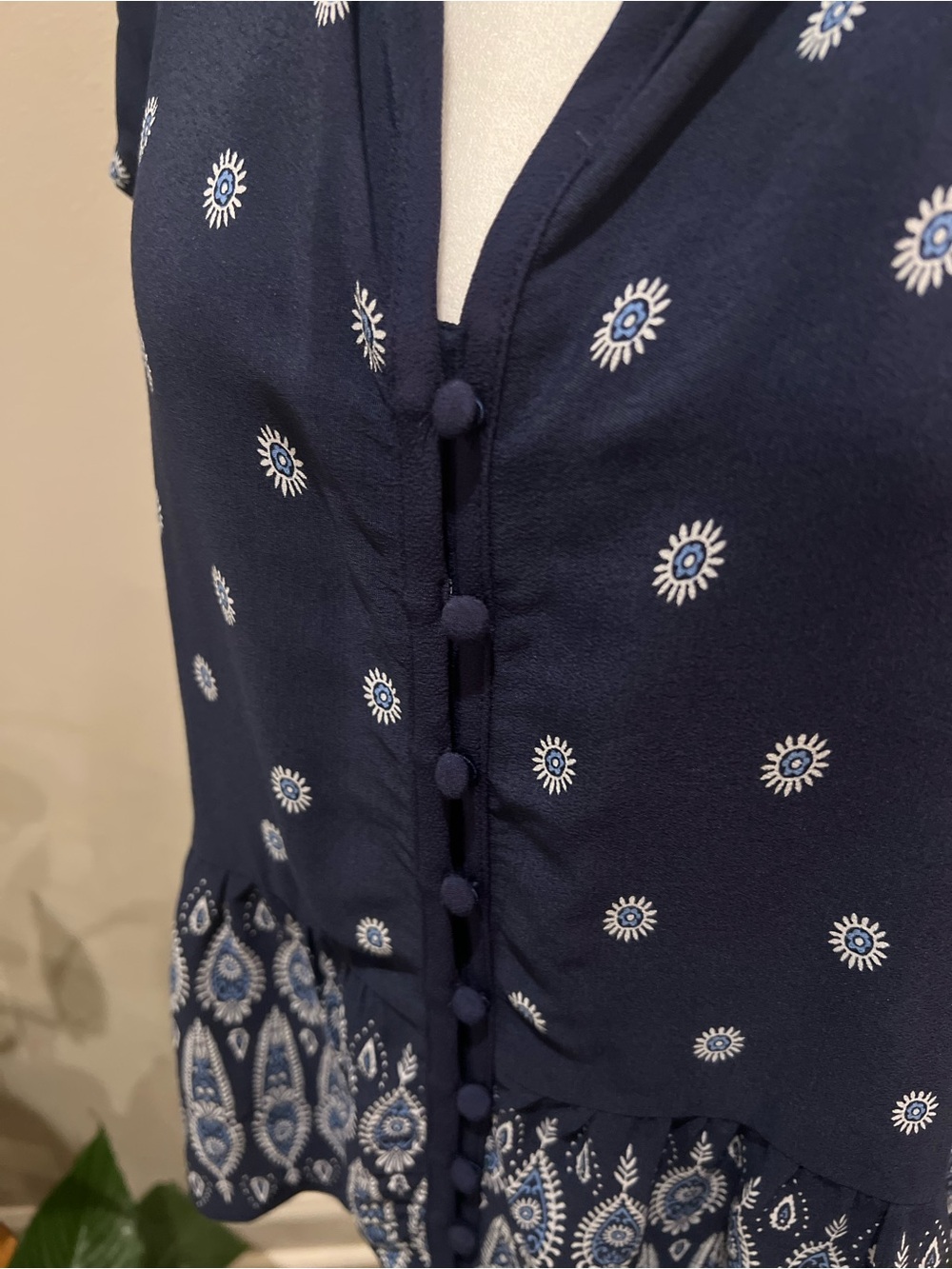 LOFT Navy Printed Button-Front Ruffle Neck Cap Sleeve Blouse - Picture 2 of 7